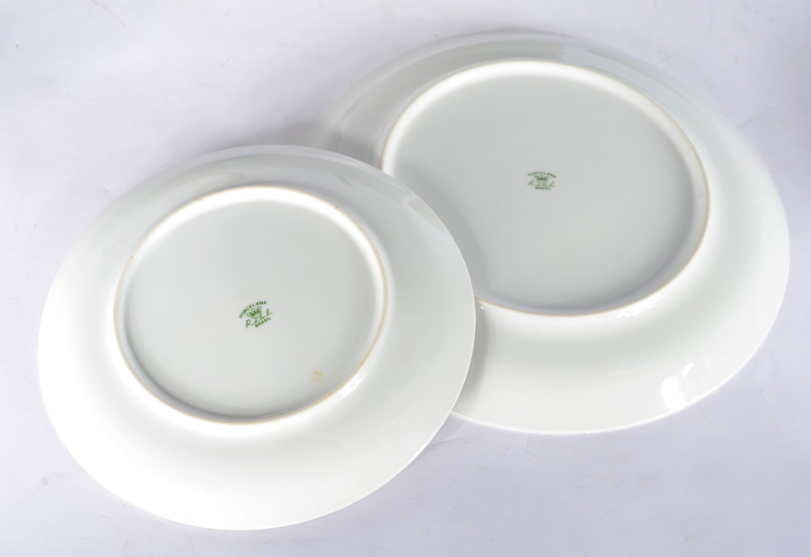 Aparelho de jantar de porcelana Real, composto de: 11 pratos rasos... - foto 4 de 5