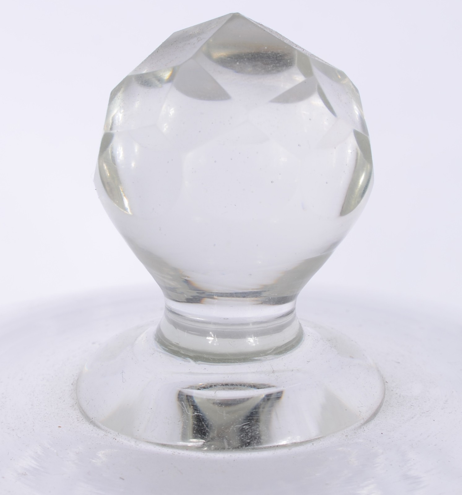 Duas peças de cristal lapidado, sendo: queijeira com prato e tampa... - foto 7 de 9
