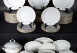 Limoges (1771),  - Aparelho de jantar de porcelana francesa de Limoges, na cor branca com frisos dourados, composto de: 24 pratos rasos, 12 pratos fundos, 9 pratos de so