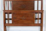 Cama de casal de madeira nobre, estrado de mola... - Cama de casal de madeira nobre, estrado de mola , completa.