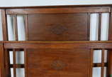 Cama de casal de madeira nobre, estrado de mola... - Cama de casal de madeira nobre, estrado de mola , completa.