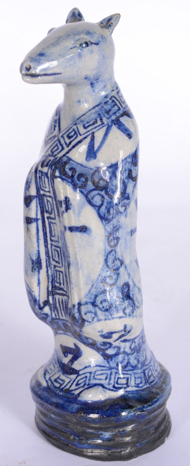 Escultura de porcelana azul e branca. - foto 1 de 7