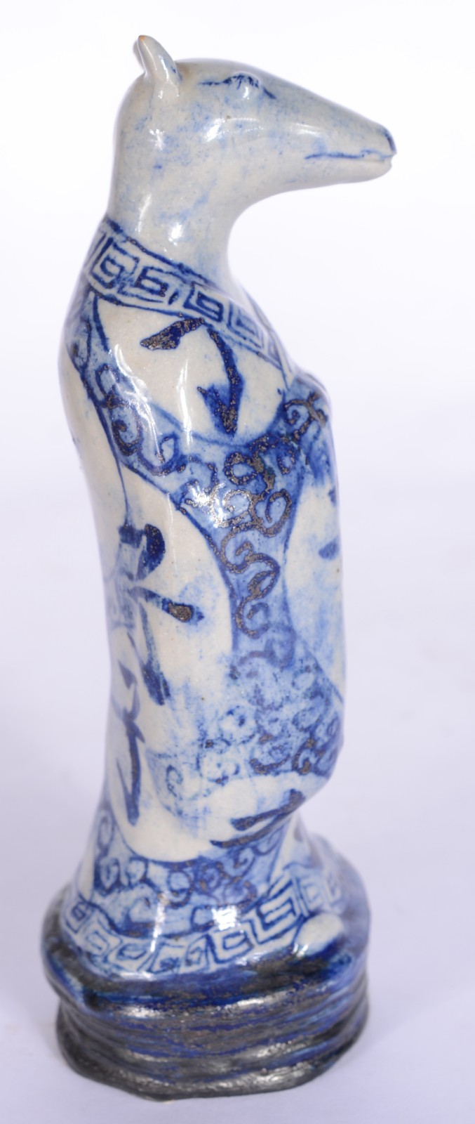 Escultura de porcelana azul e branca. - foto 6 de 7
