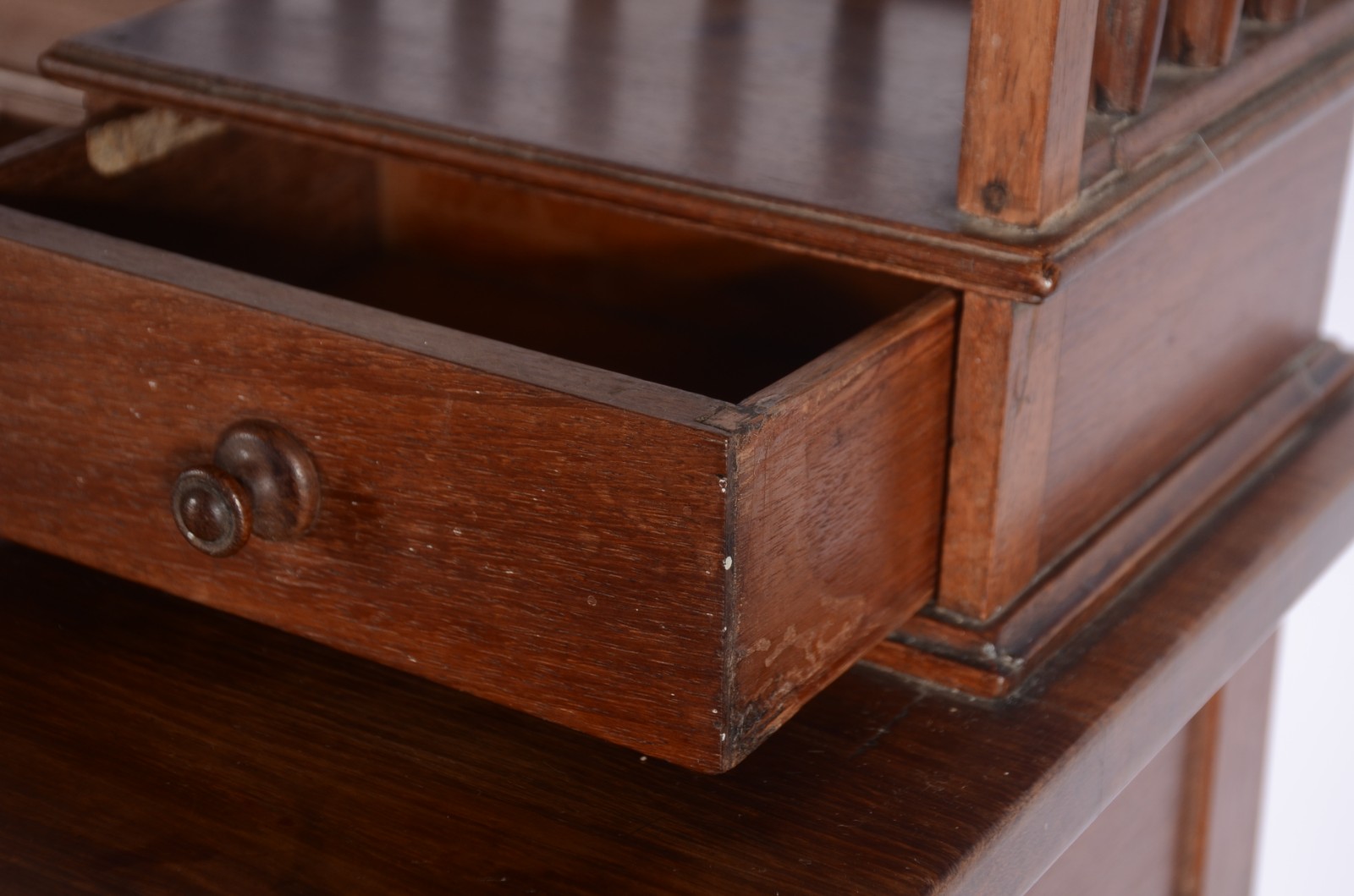 Mesa para escritório de madeira nobre, alçada com gavetinhas e... - foto 4 de 5