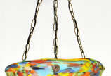 Ravagnani (1962),  - Lustre/bacia  de vidro colorido mesclado , correntes de metal
