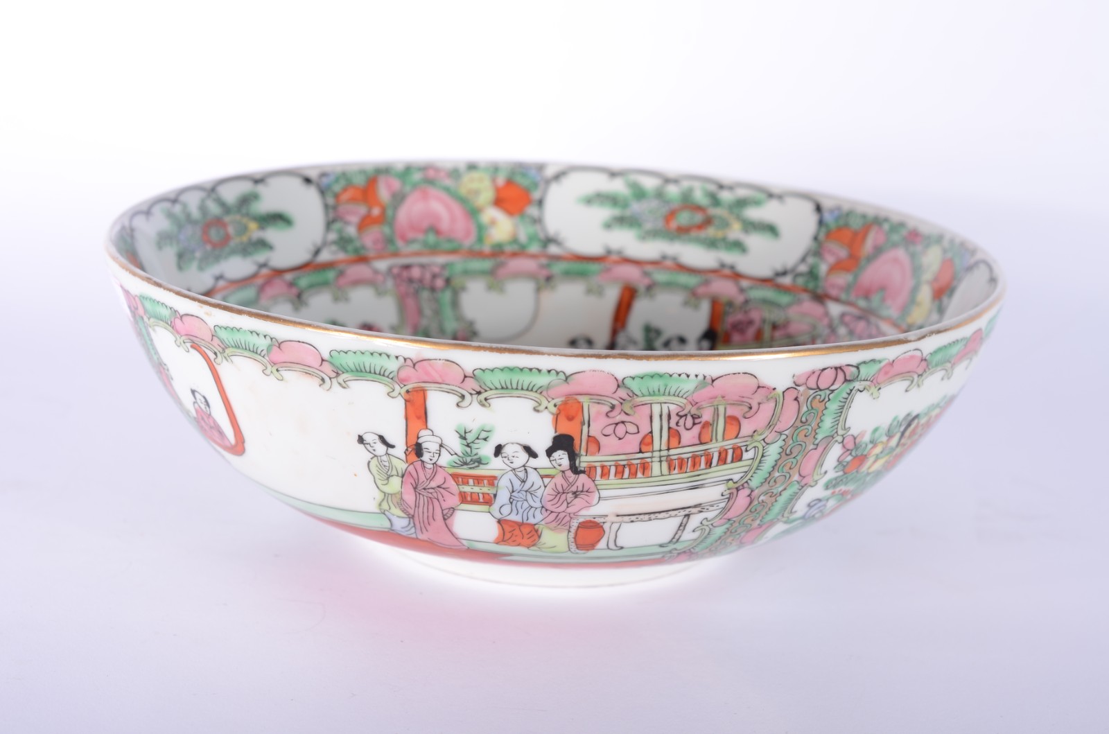 Bowl de porcelana oriental decorada com figuras típicas em tons de... - foto 1 de 7