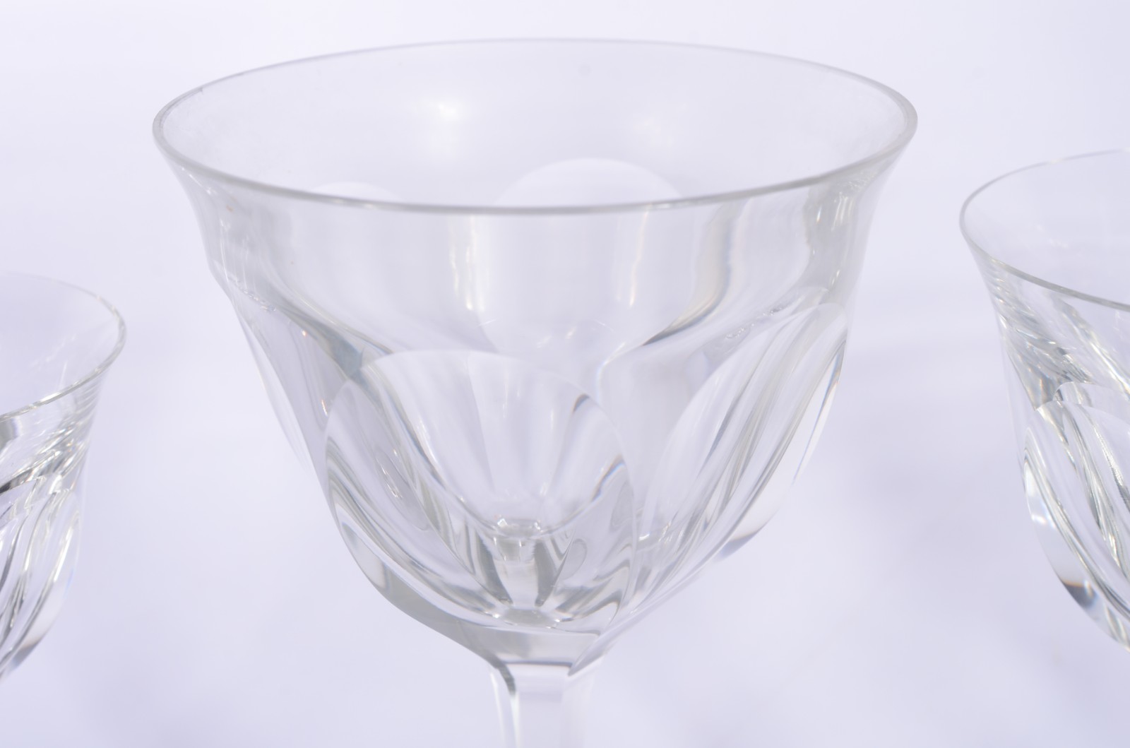 Serviço de cristal facetado, composto de: 6 taças para água, 5 taças... - foto 3 de 4