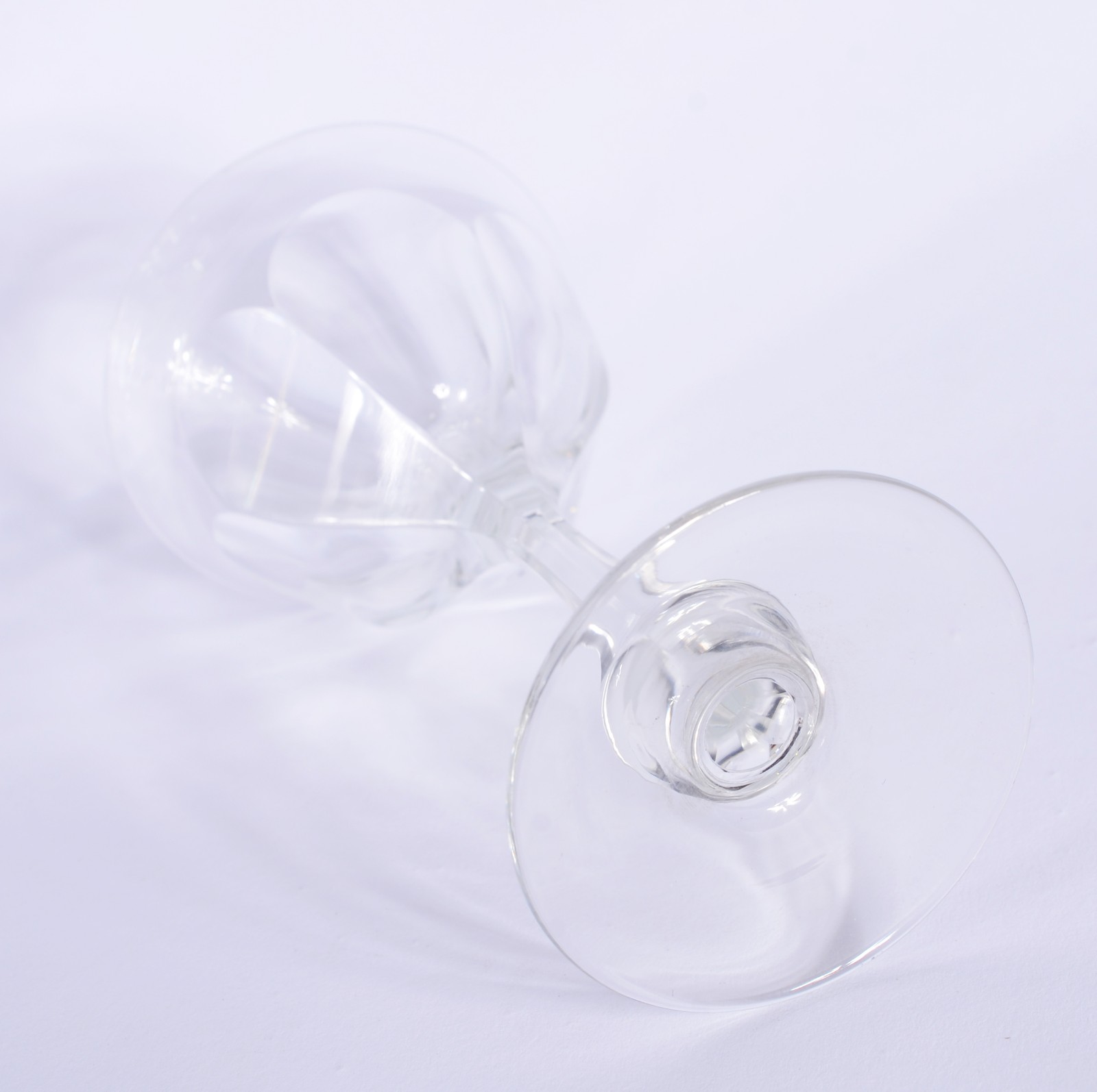 Serviço de cristal facetado, composto de: 6 taças para água, 5 taças... - foto 4 de 4