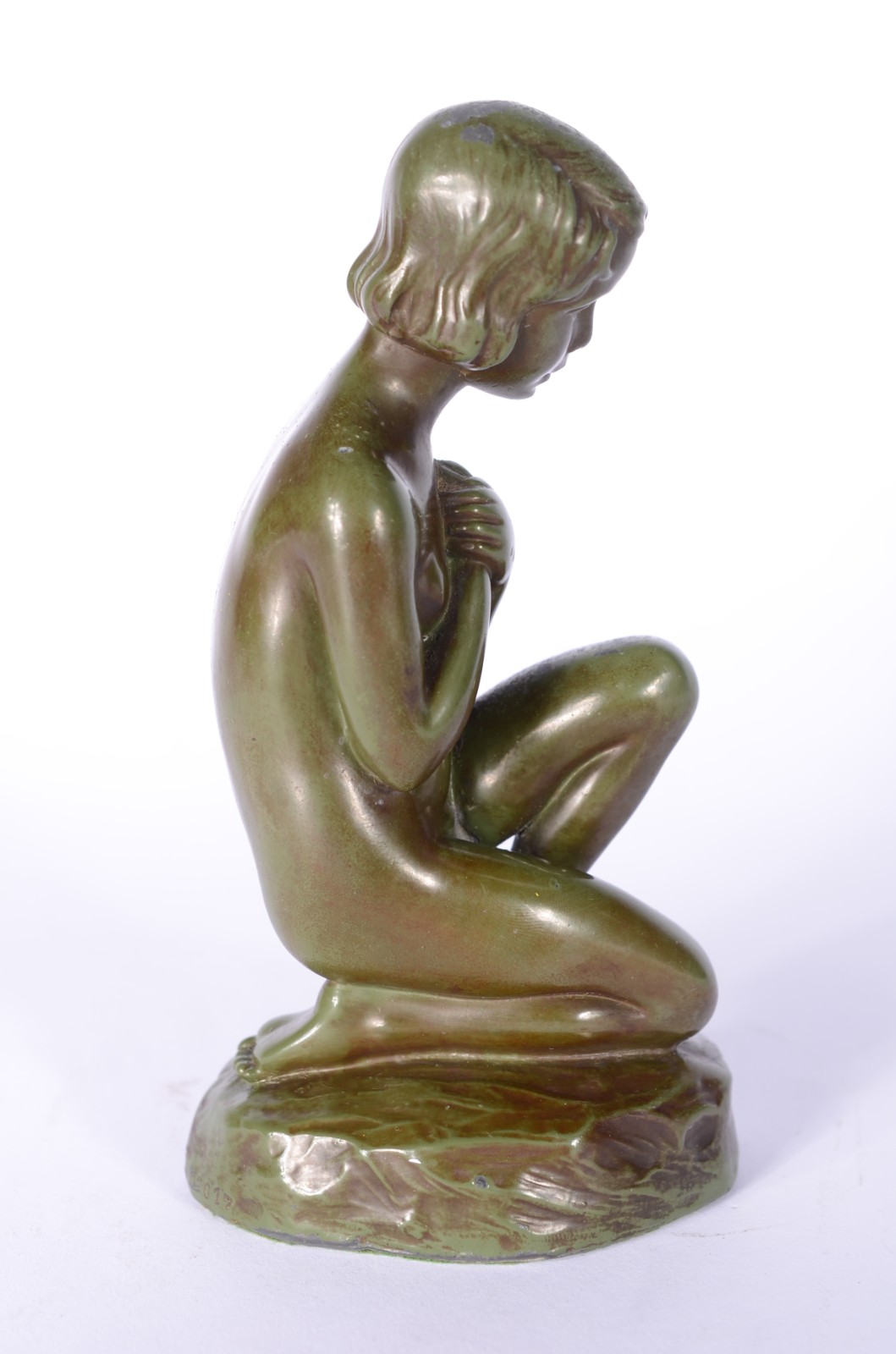 Pequena escultura de petit bronze com patina verde representando... - foto 4 de 7
