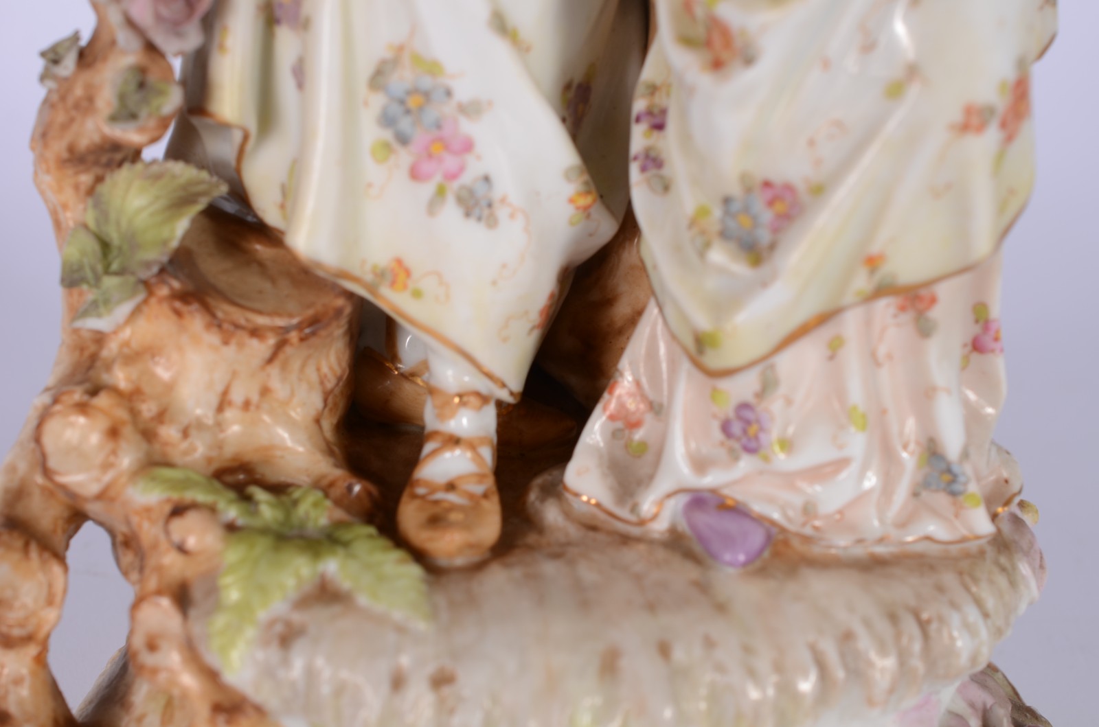 Grupo escultórico/ floreira de porcelana europeia policromada... - foto 6 de 11