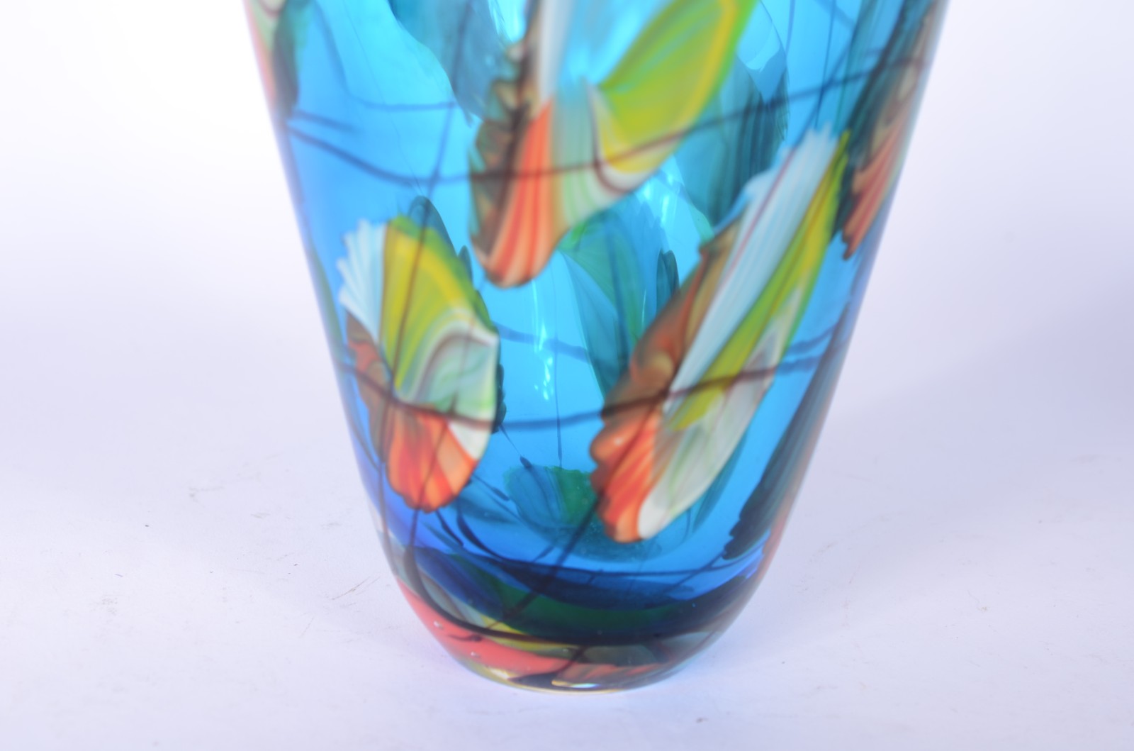 Vaso de vidro decorativo na cor azul "fantasia". - foto 2 de 6