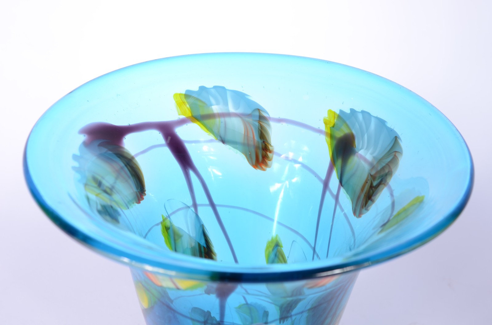 Vaso de vidro decorativo na cor azul "fantasia". - foto 4 de 6