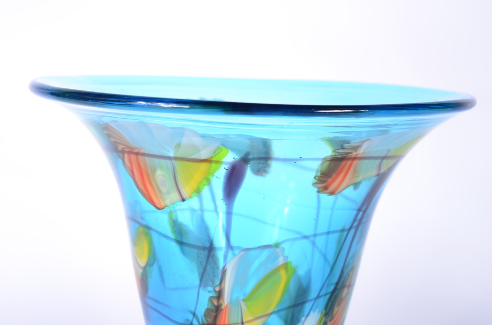 Vaso de vidro decorativo na cor azul "fantasia". - foto 5 de 6