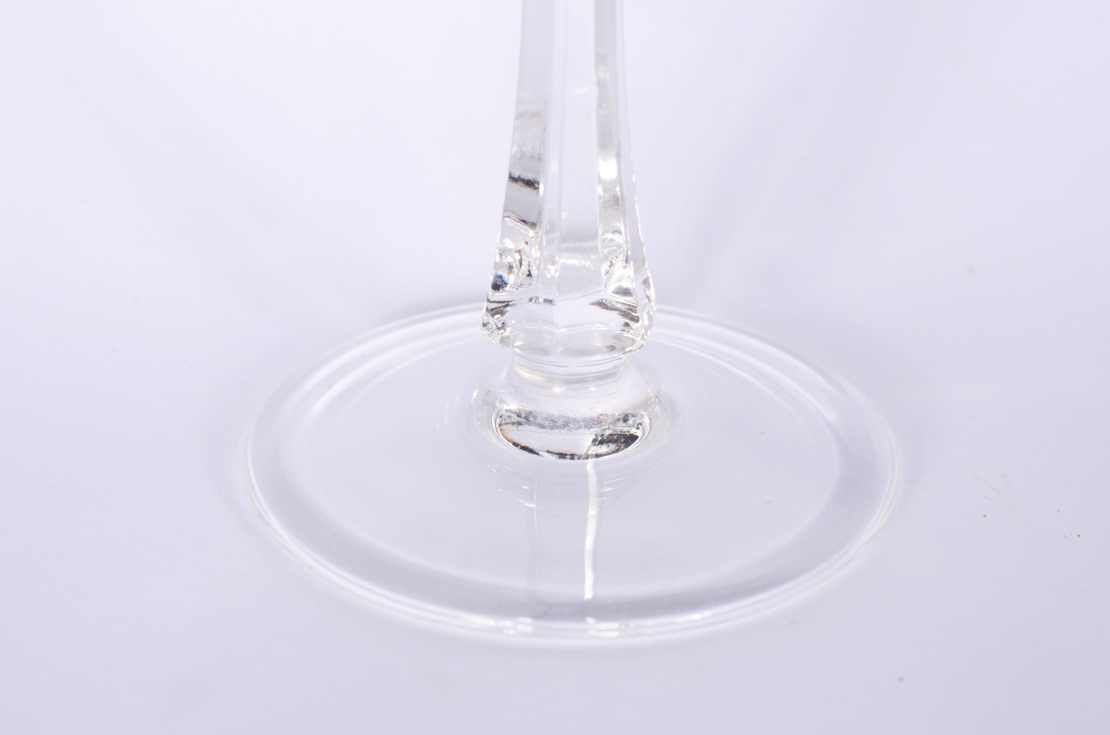 Conjunto com 6 taças para vinho de cristal doublé azul lapidado, pés... - foto 4 de 6