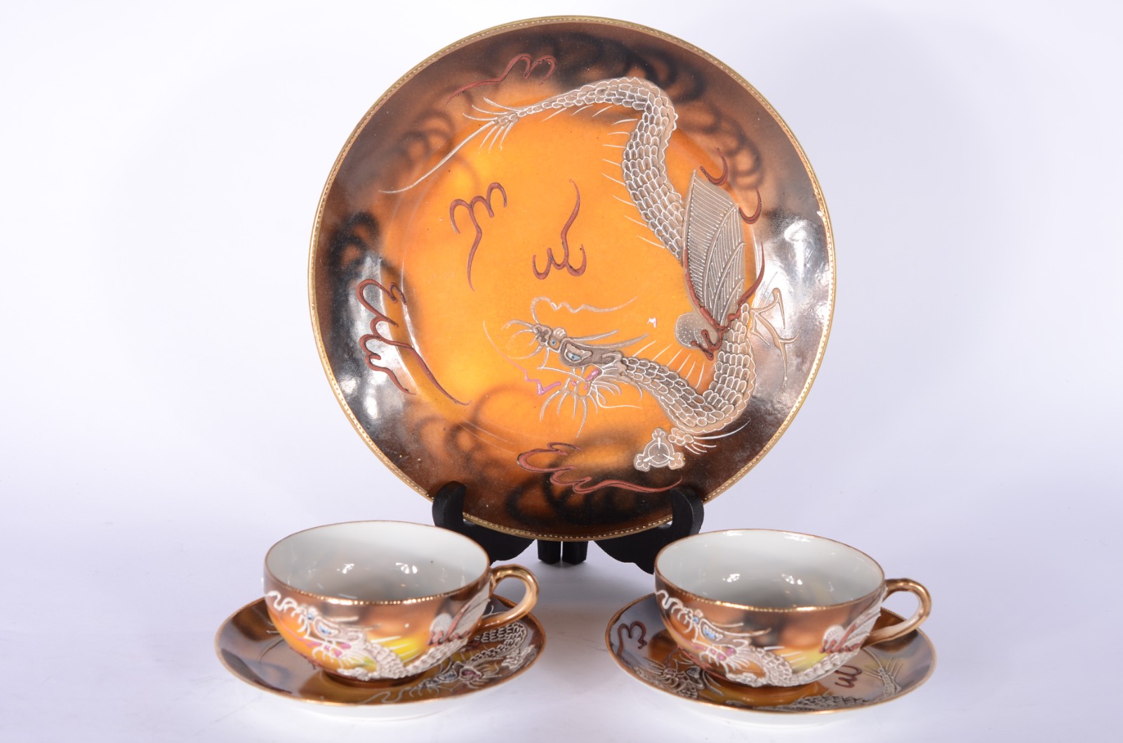 Diversas peças, sendo: 2 xícaras de chá com pires de porcelana... - foto 2 de 11