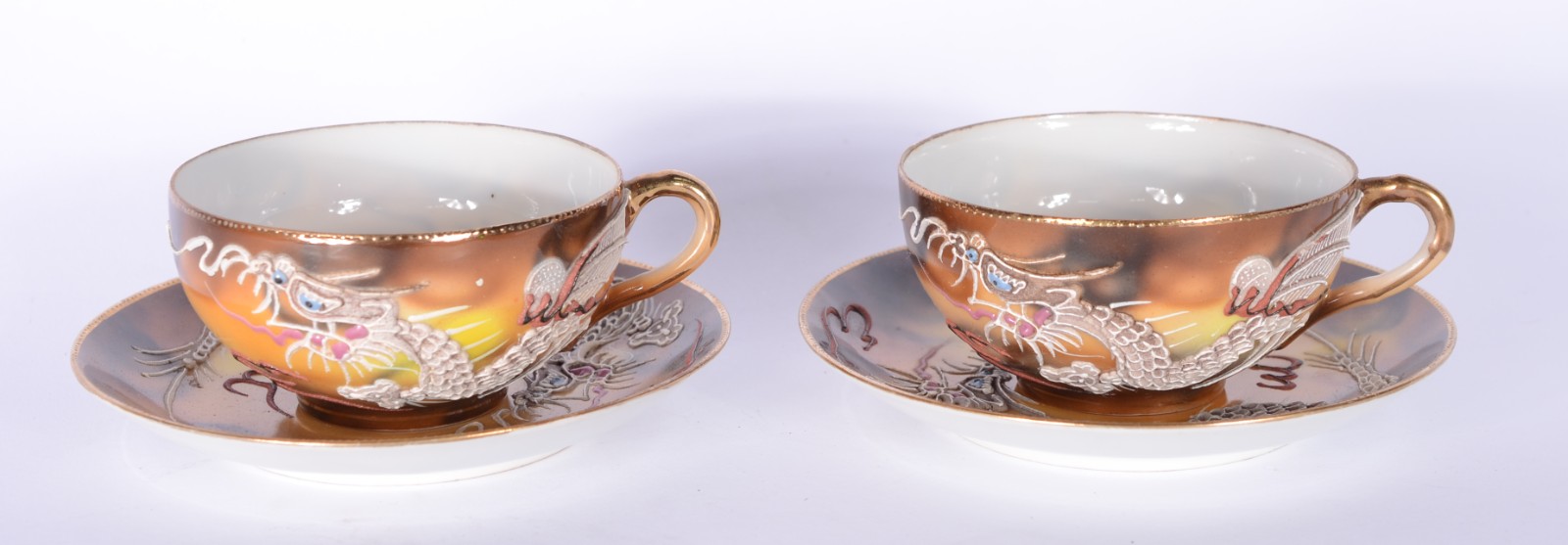 Diversas peças, sendo: 2 xícaras de chá com pires de porcelana... - foto 3 de 11