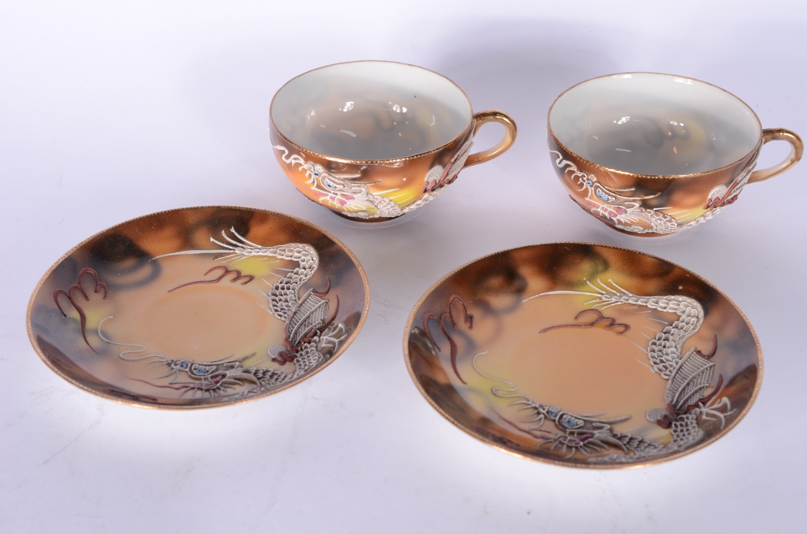 Diversas peças, sendo: 2 xícaras de chá com pires de porcelana... - foto 4 de 11