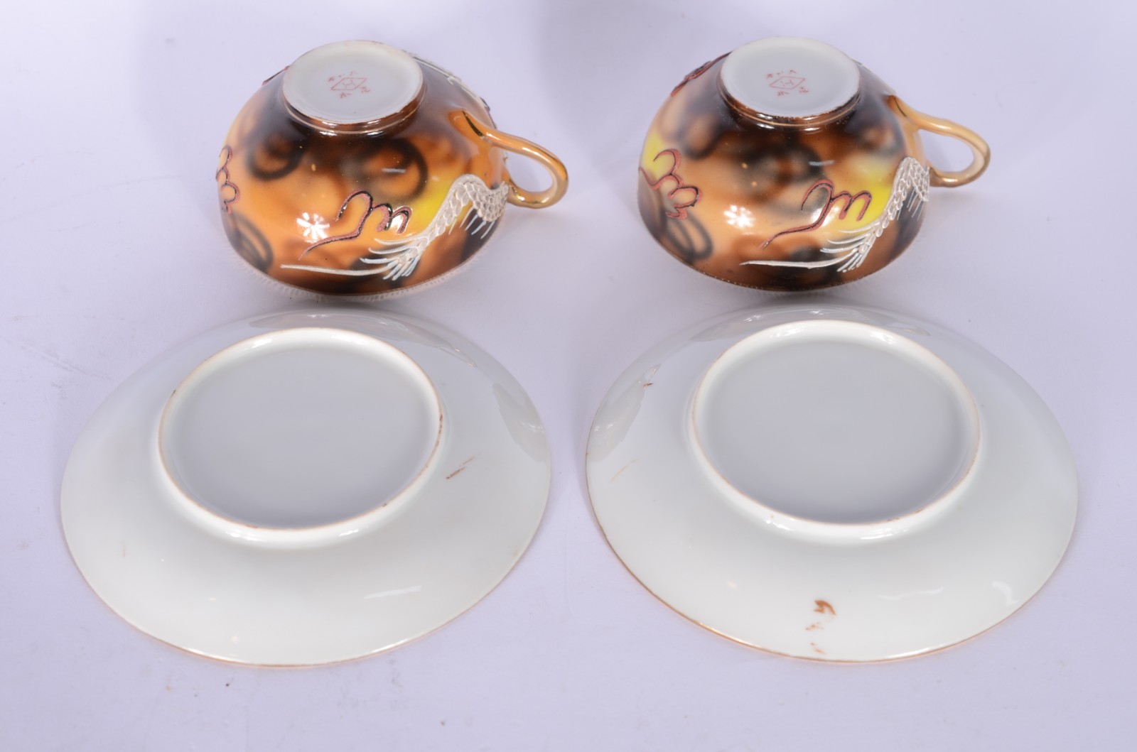 Diversas peças, sendo: 2 xícaras de chá com pires de porcelana... - foto 5 de 11