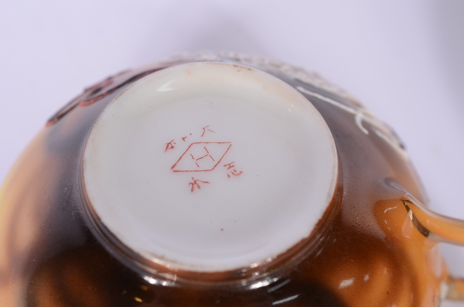 Diversas peças, sendo: 2 xícaras de chá com pires de porcelana... - foto 6 de 11