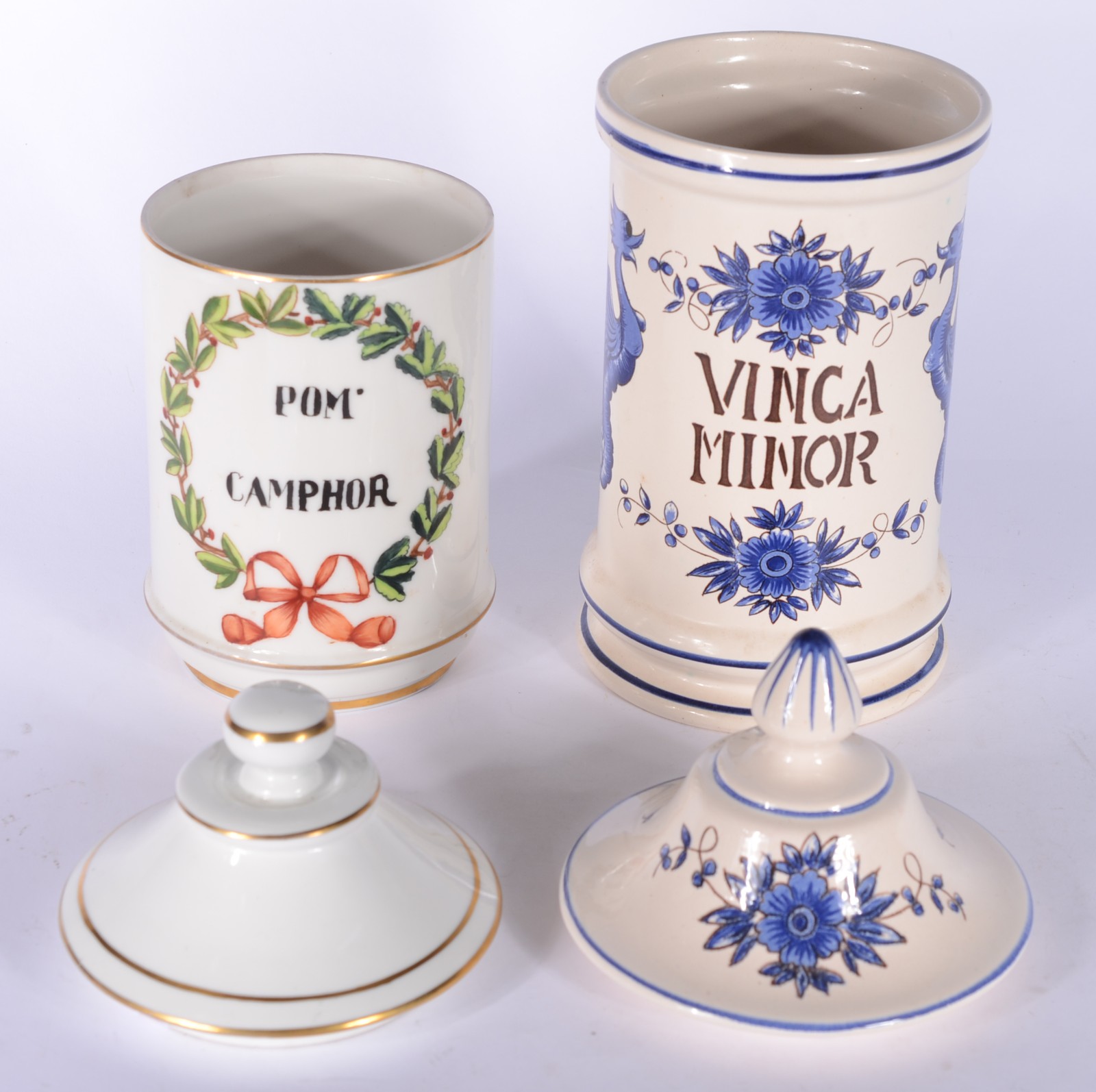 Dois potes de farmácia de porcelana, sendo um de porcelana francesa e... - foto 3 de 8