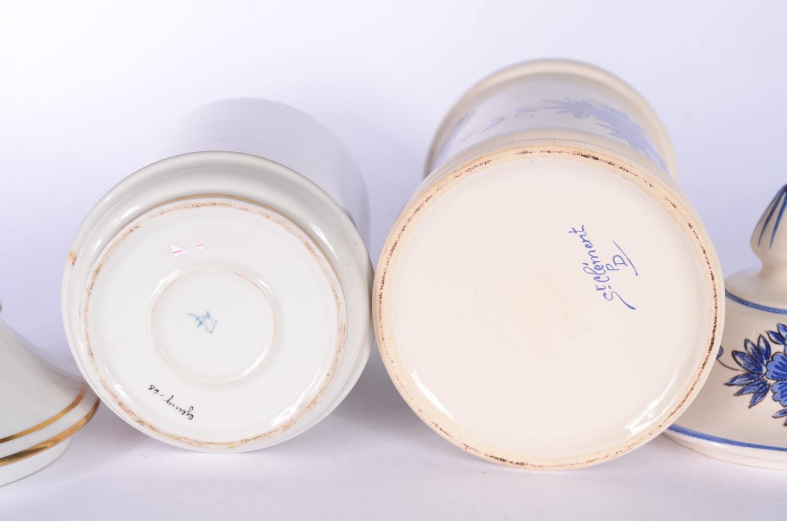 Dois potes de farmácia de porcelana, sendo um de porcelana francesa e... - foto 5 de 8