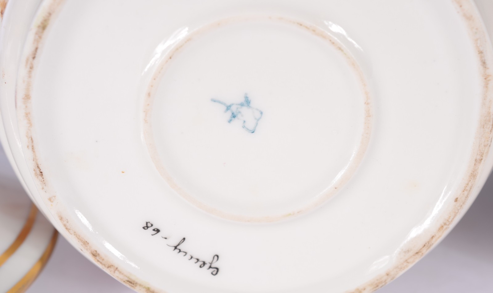 Dois potes de farmácia de porcelana, sendo um de porcelana francesa e... - foto 7 de 8