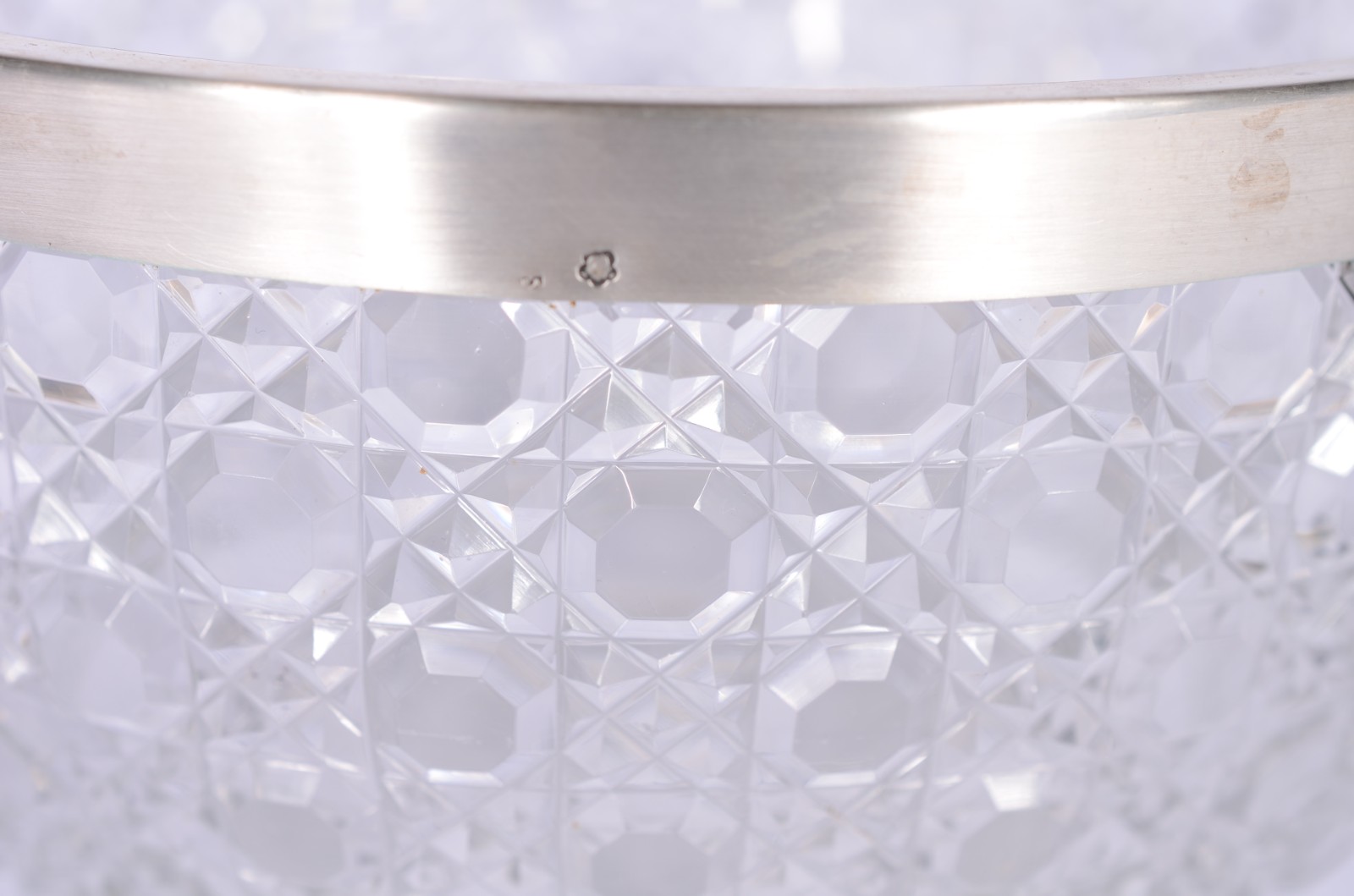 Bowl de cristal lapidação "tijolinho", borda de prata contrastada. - foto 4 de 7