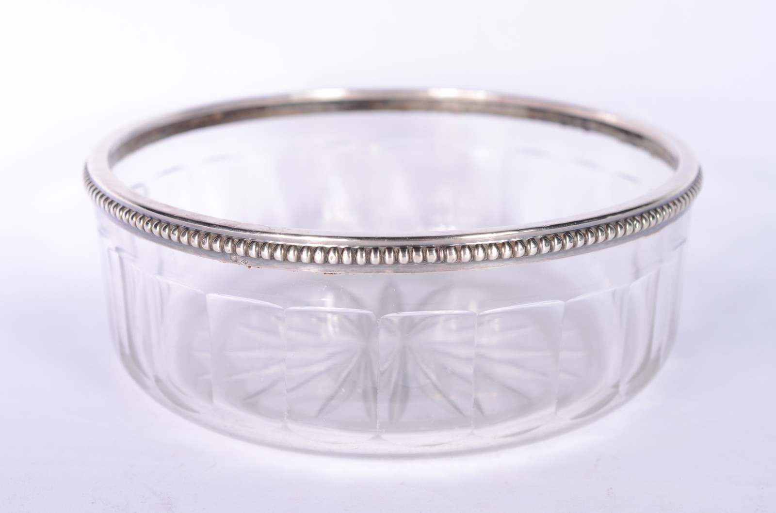Bowl de cristal facetado com borda de prata. - foto 1 de 6