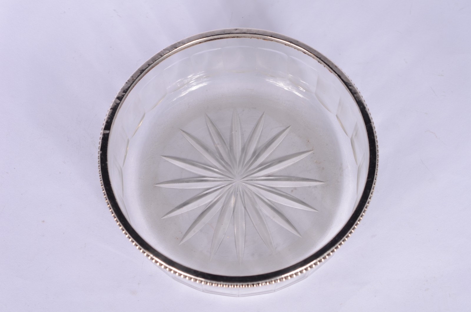 Bowl de cristal facetado com borda de prata. - foto 3 de 6