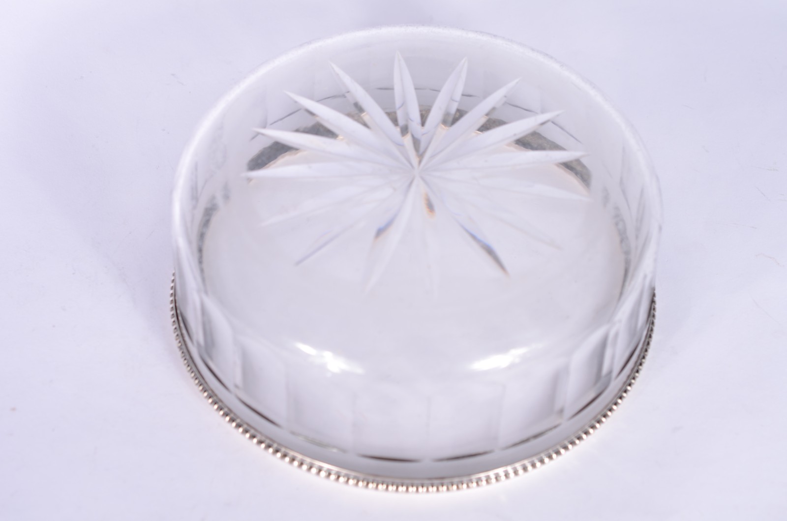 Bowl de cristal facetado com borda de prata. - foto 5 de 6