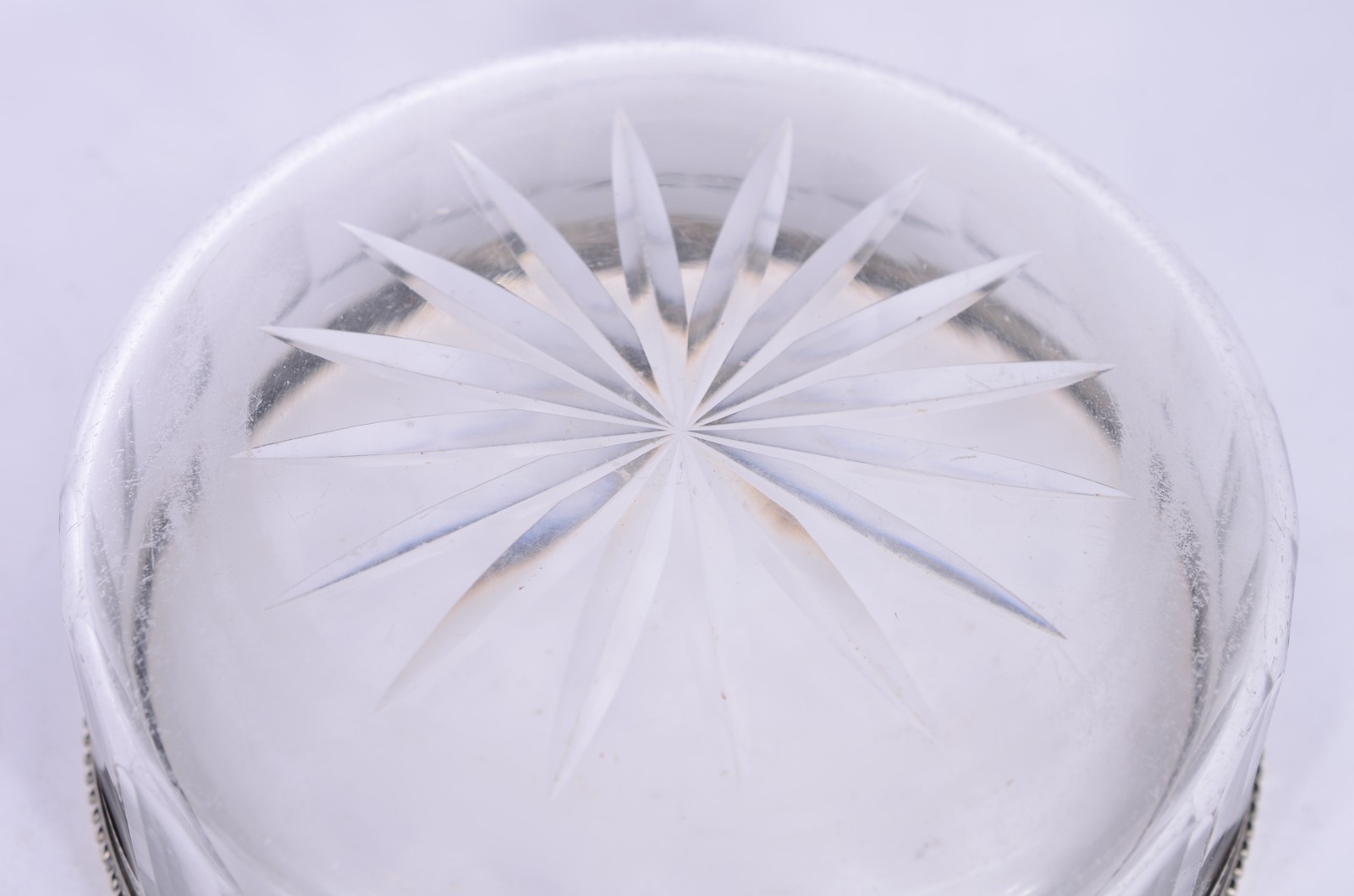 Bowl de cristal facetado com borda de prata. - foto 6 de 6