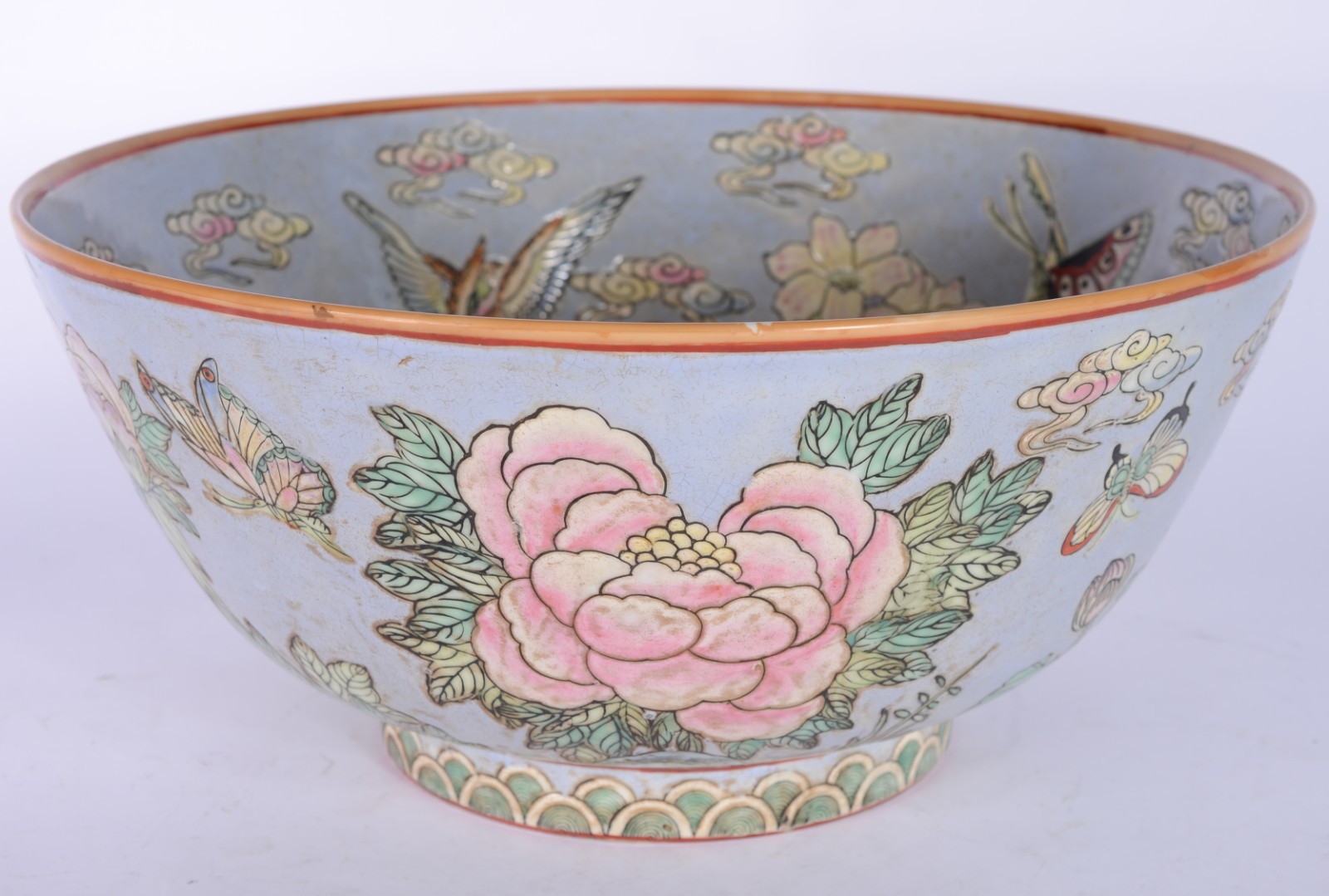 Bowl de porcelana oriental com flores e pássaros em policromia. Com... - foto 1 de 6