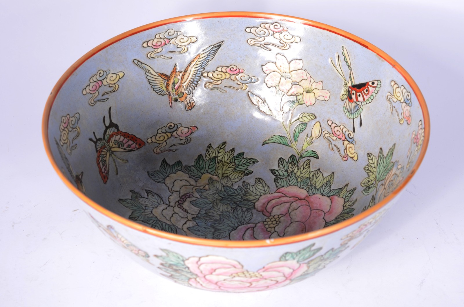 Bowl de porcelana oriental com flores e pássaros em policromia. Com... - foto 3 de 6