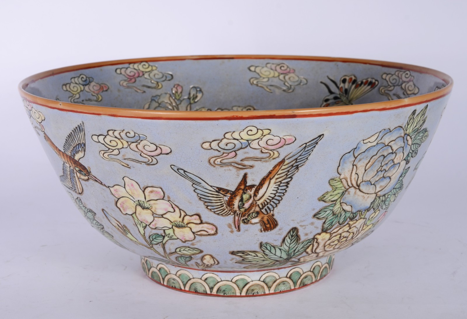 Bowl de porcelana oriental com flores e pássaros em policromia. Com... - foto 4 de 6