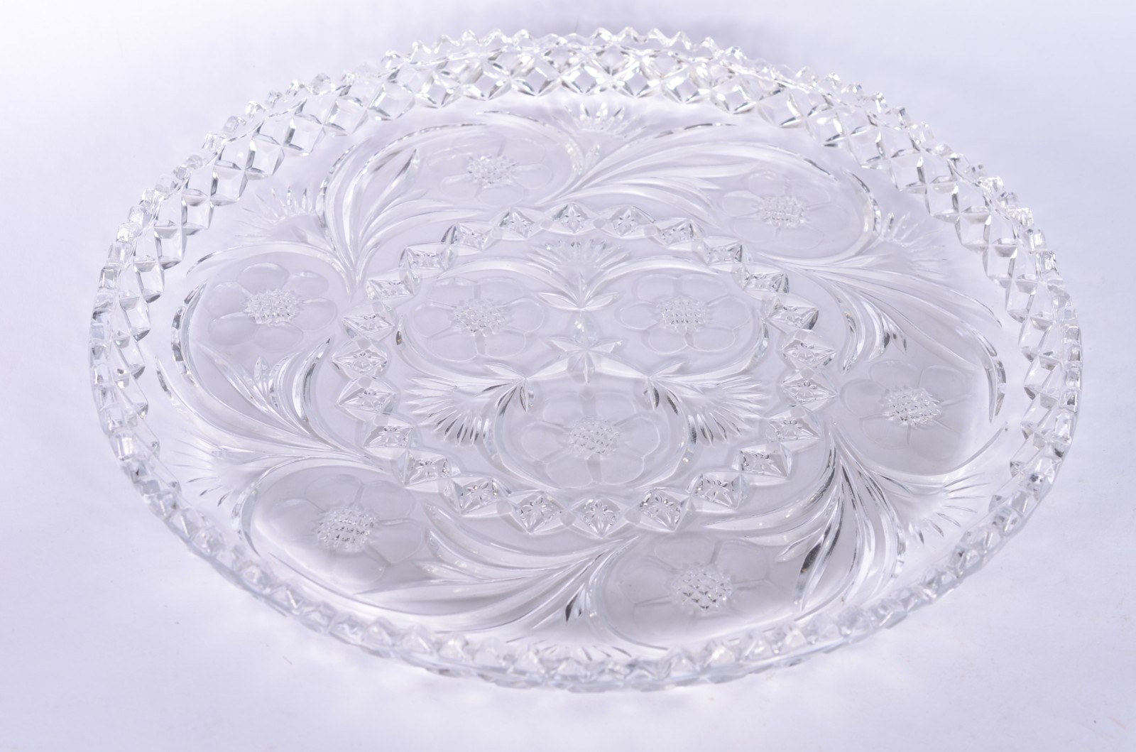 Prato grande para bolo de cristal europeu lapidado, borda alta... - foto 1 de 7