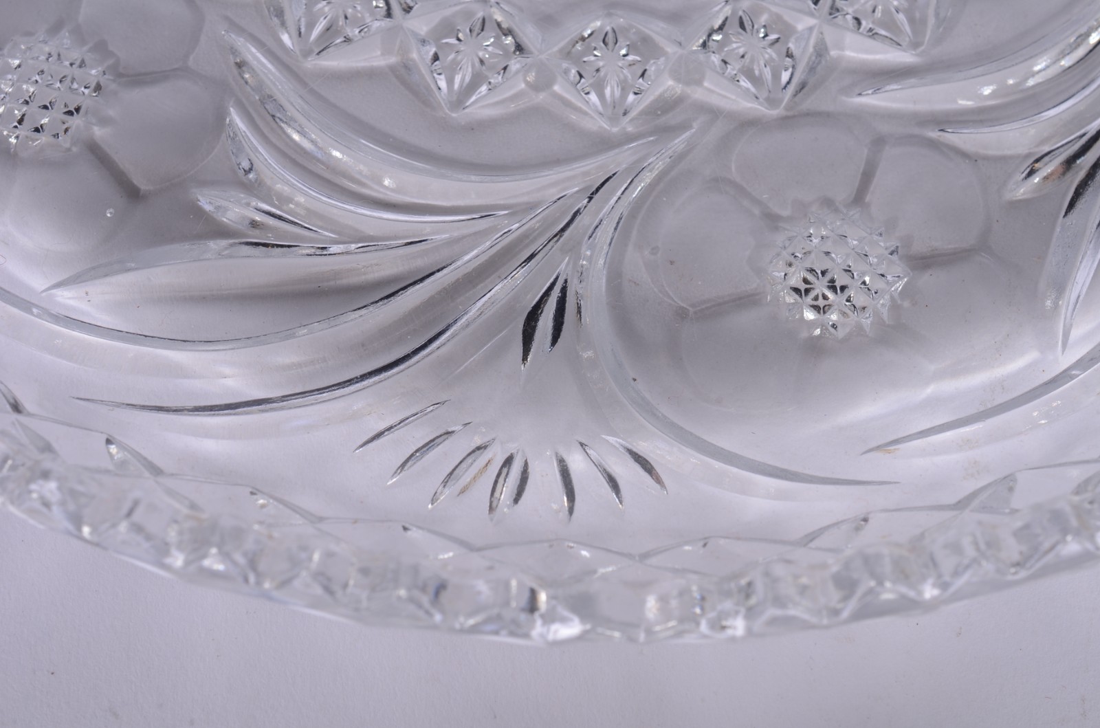 Prato grande para bolo de cristal europeu lapidado, borda alta... - foto 5 de 7