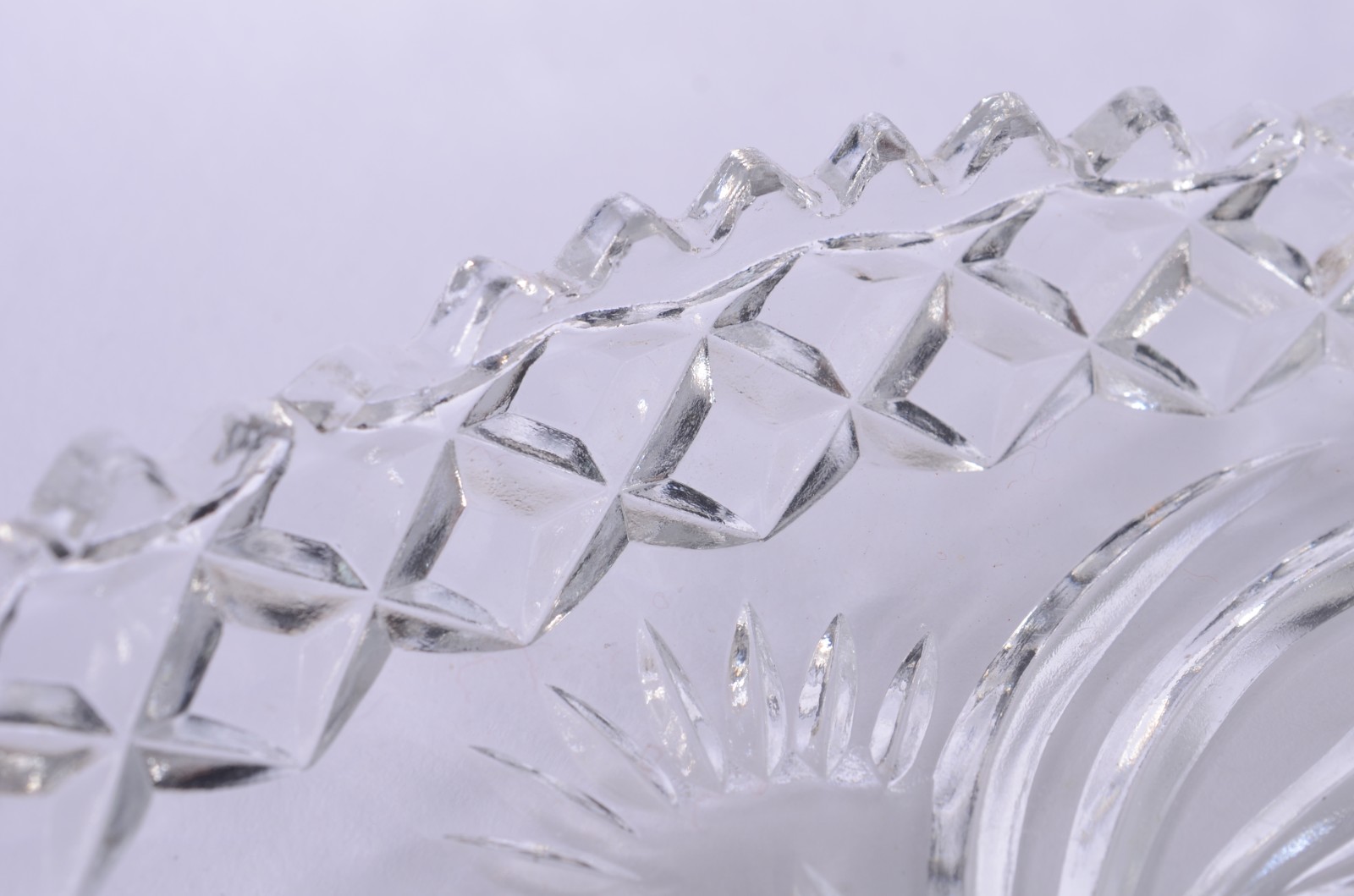 Prato grande para bolo de cristal europeu lapidado, borda alta... - foto 6 de 7