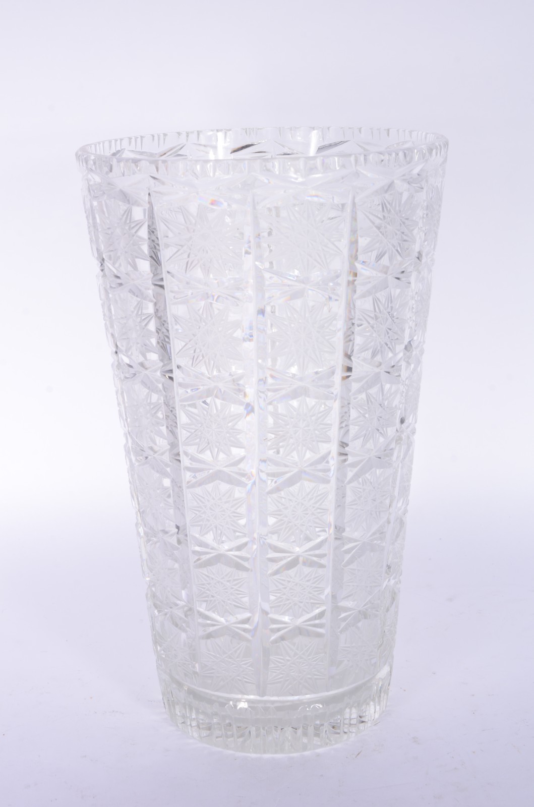 Vaso de cristal tcheco lapidado, base com estrela. - foto 1 de 6