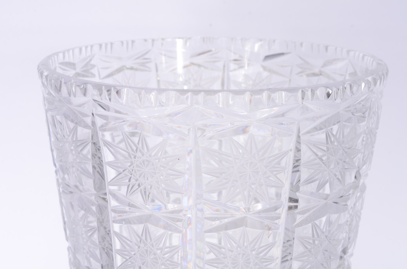 Vaso de cristal tcheco lapidado, base com estrela. - foto 2 de 6