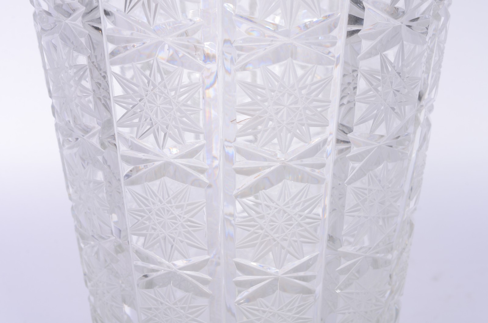 Vaso de cristal tcheco lapidado, base com estrela. - foto 3 de 6