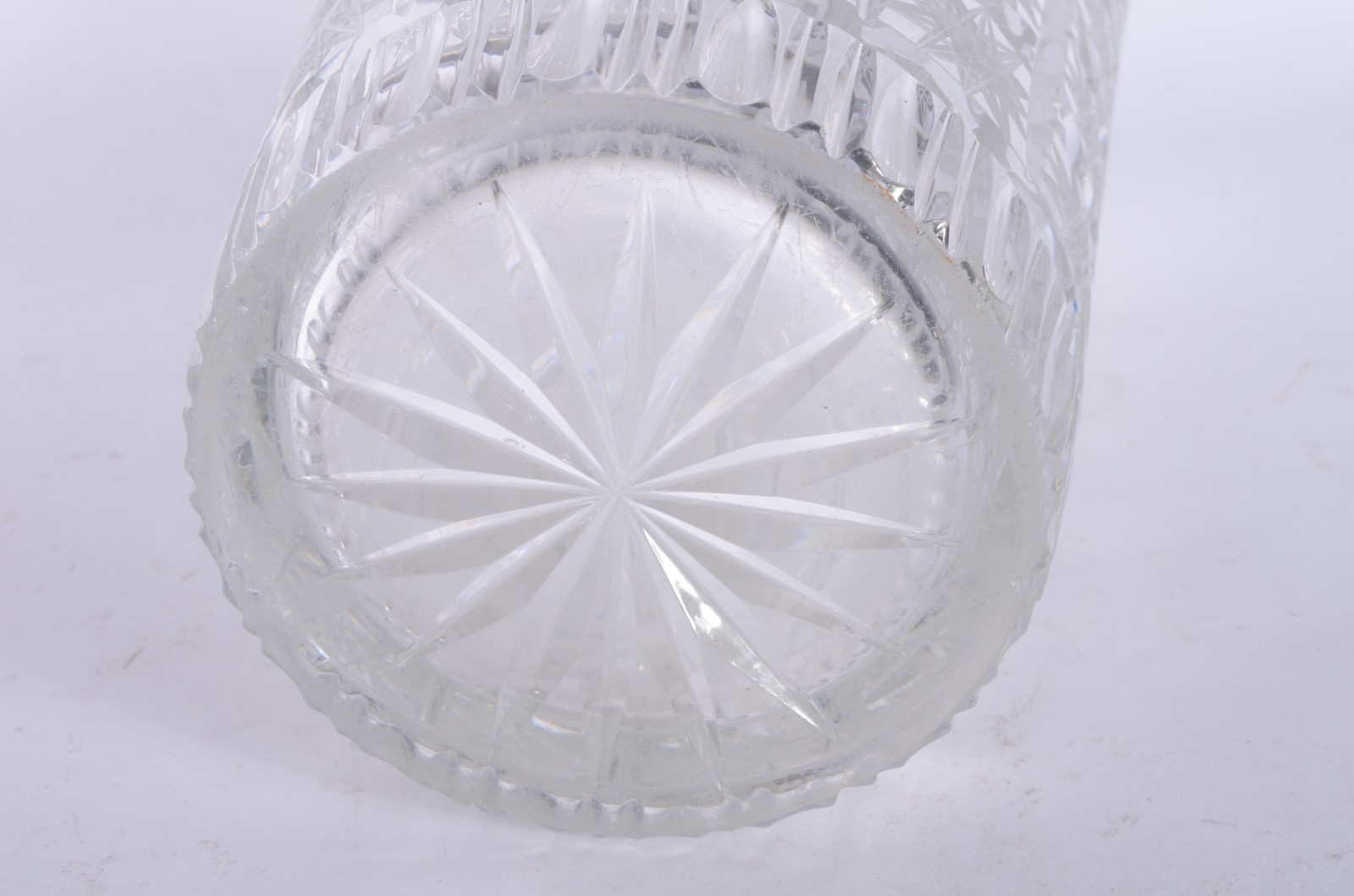 Vaso de cristal tcheco lapidado, base com estrela. - foto 6 de 6