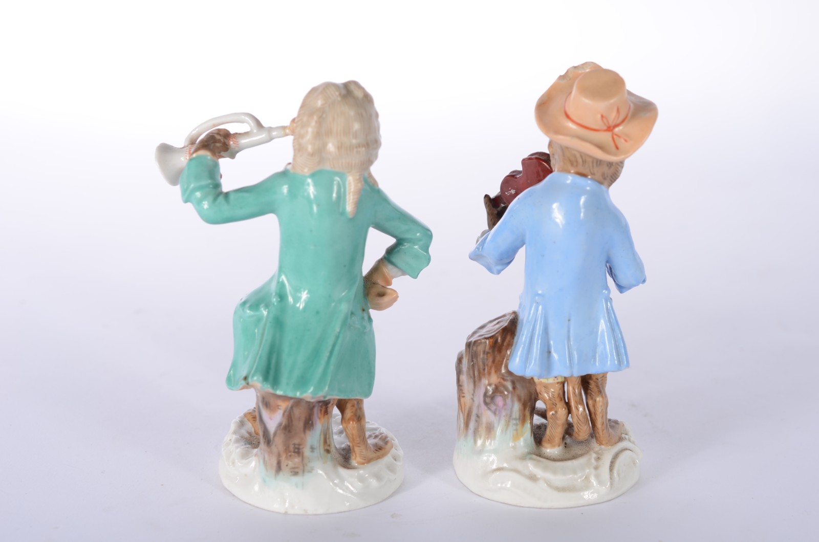 Par de esculturas de porcelana europeia policromada representando... - foto 3 de 8
