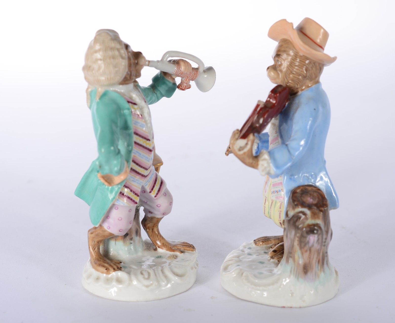 Par de esculturas de porcelana europeia policromada representando... - foto 6 de 8