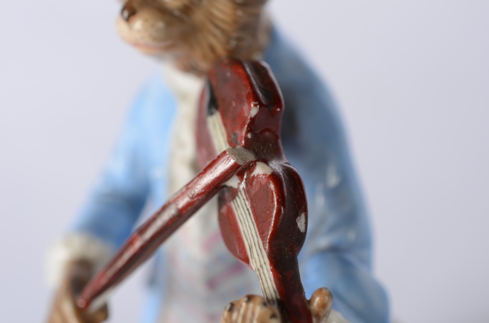 Par de esculturas de porcelana europeia policromada representando... - foto 8 de 8
