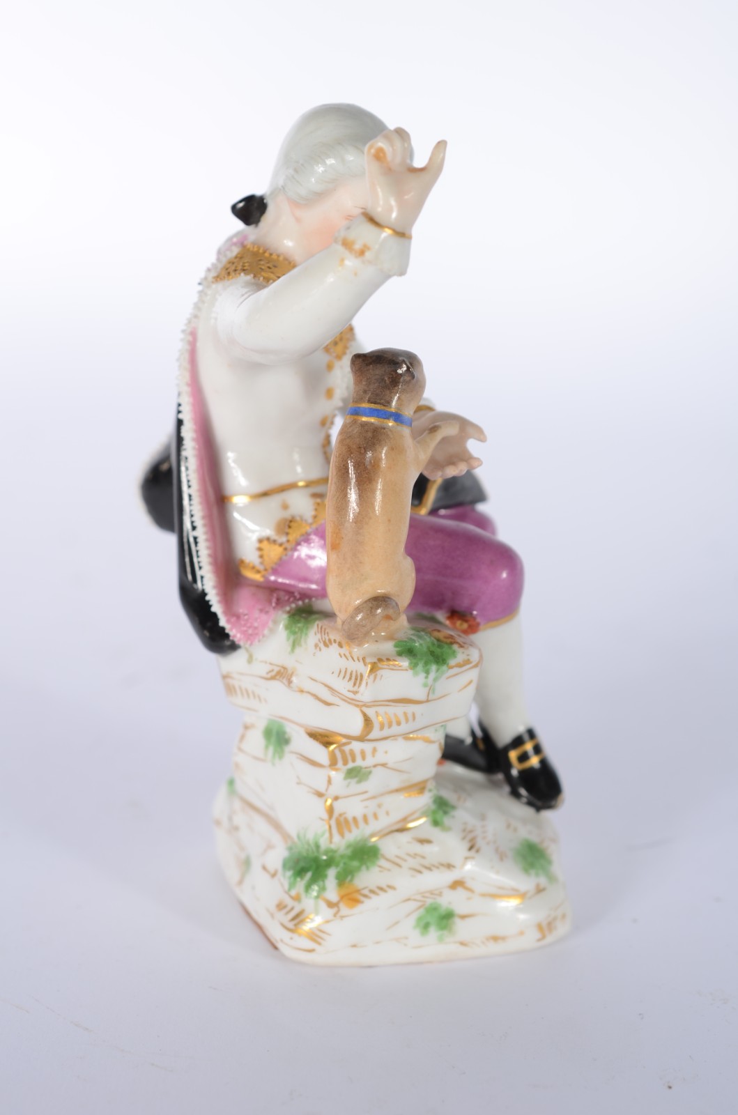 Escultura de porcelana vienense representando jovem e seu cãozinho... - foto 4 de 7