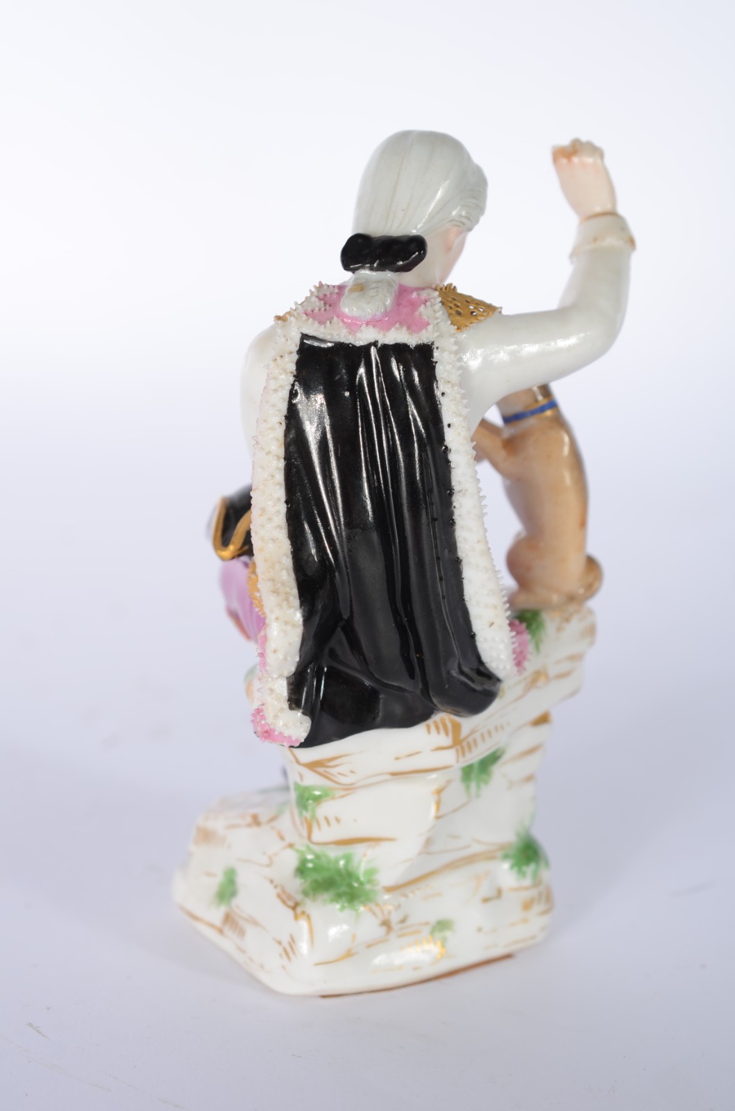 Escultura de porcelana vienense representando jovem e seu cãozinho... - foto 5 de 7