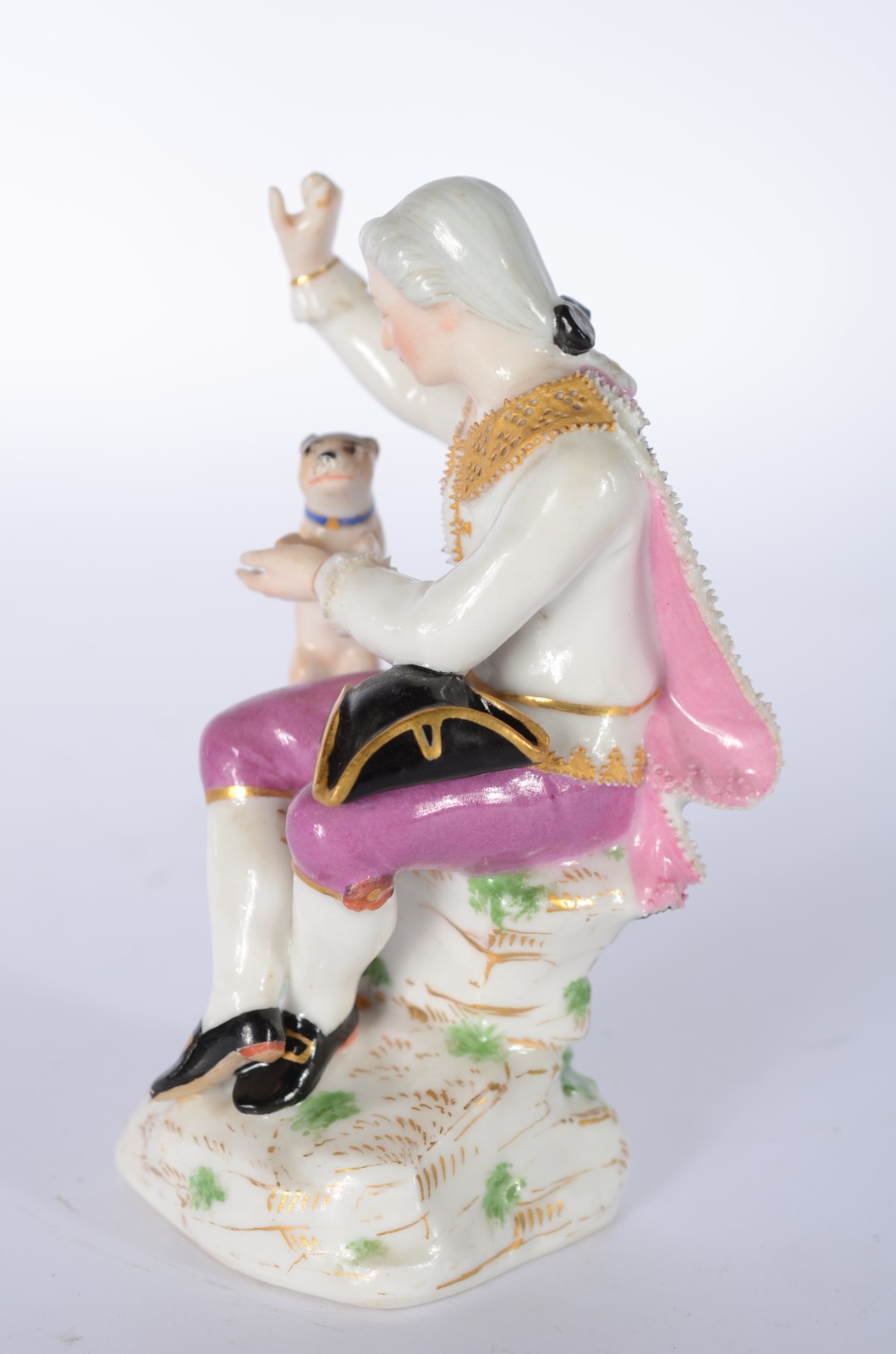 Escultura de porcelana vienense representando jovem e seu cãozinho... - foto 6 de 7