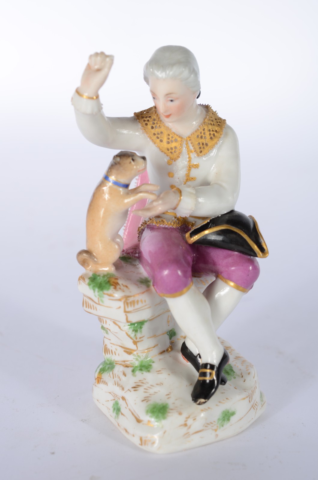 Escultura de porcelana vienense representando jovem e seu cãozinho... - foto 1 de 7