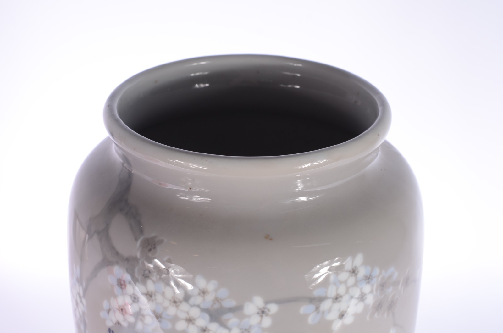 Vaso de porcelana dinamarquesa "Royal Copenhagen" com borboletas e... - foto 2 de 5