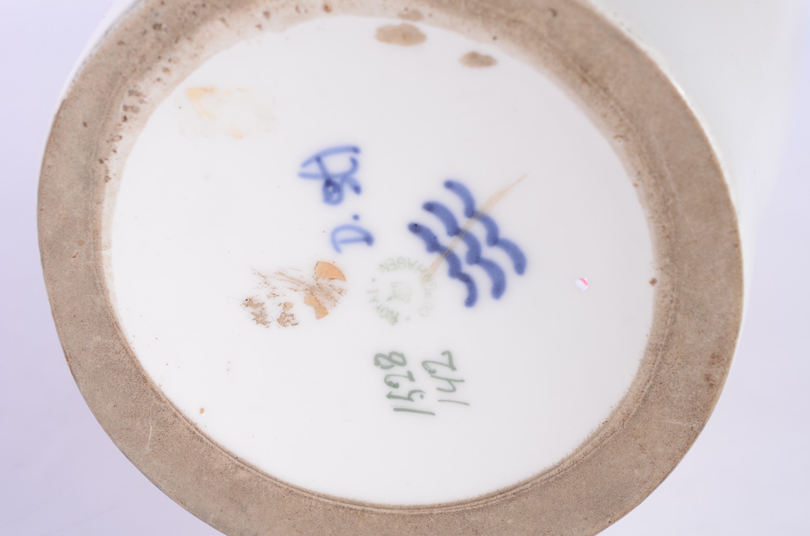 Vaso de porcelana dinamarquesa "Royal Copenhagen" com borboletas e... - foto 5 de 5